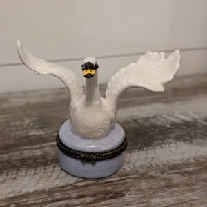 Vintage Swan Ceramic Trinket Box 3.25" Tall